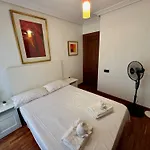 Апартаменты Reyes De Espana / Free Parking & Wi Fi