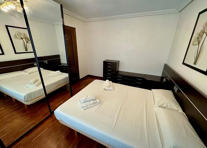 Reyes De Espana / Free Parking & Wi Fi Apartmán *